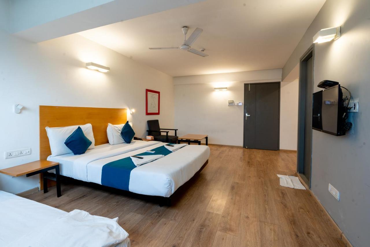 Hotel Arma Town House Мумбаи Экстерьер фото